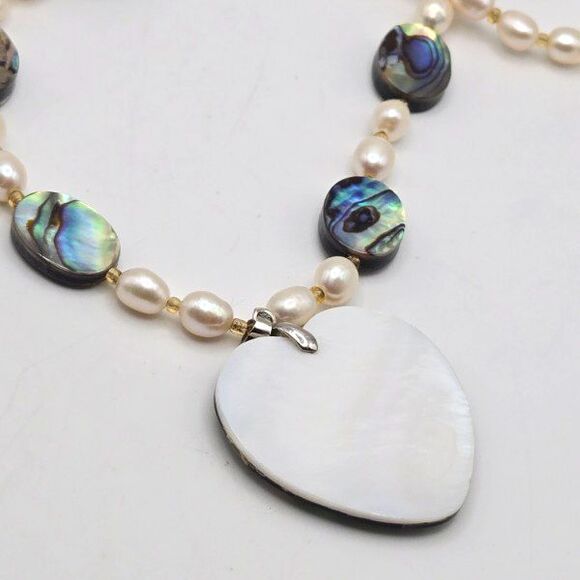 Paua Abalone‎ Shell Mosaic Heart on Abalone and White Freshwater Pearl Necklace - Picture 5 of 5